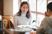 姐姐安慰弟弟短剧剧本，姐姐安慰弟弟短剧剧本怎么写